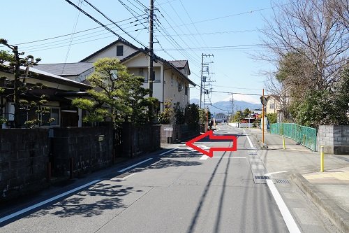 国道255号線方面から見た入口